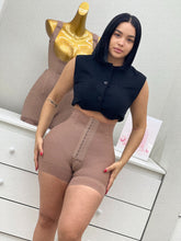 Load image into Gallery viewer, 5015 SHORT LEVANTA COLA PLUS EN GLUTEOS